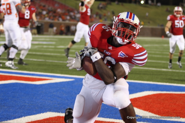 SMU linebacker Ja'Gared Davis scores a touchdown. Photo by George Walker for DFWsportsonline